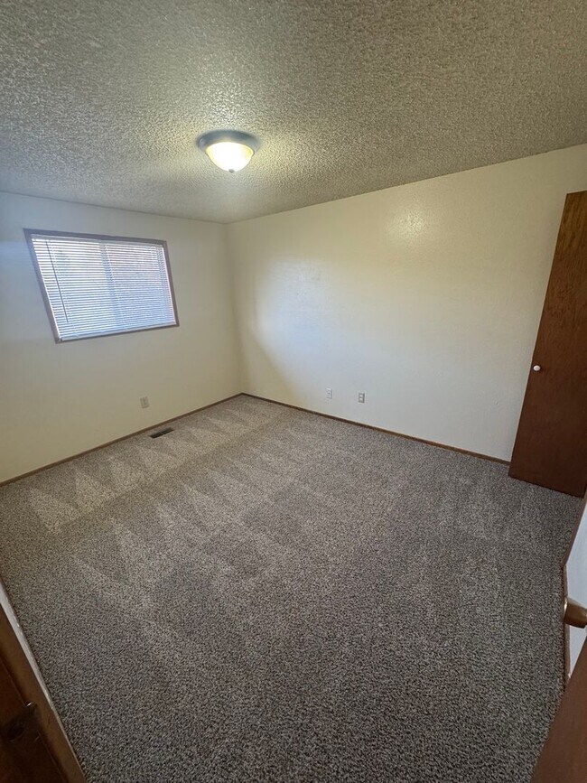 Building Photo - Jefferson Street Duplex