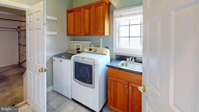 Building Photo - 309 Pure Spring Crescent