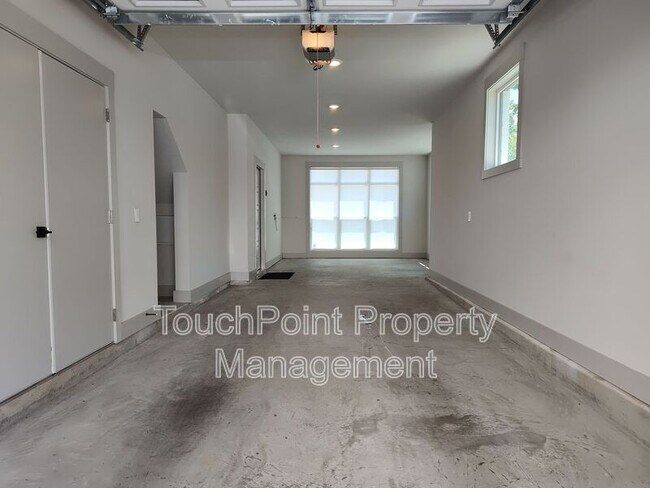 Building Photo - 1037 Wesley Terrace Ave