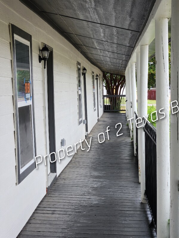 Building Photo - 101 N Pecan St