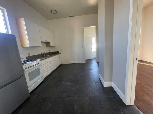 Building Photo - 1534 Center St