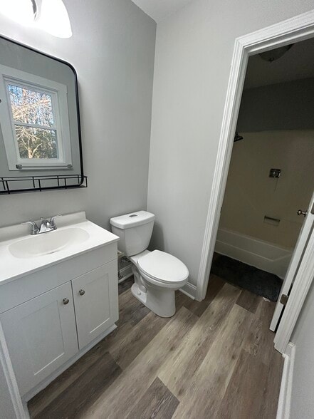 Building Photo - 4764 Longview Dr