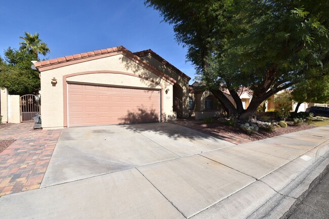 Building Photo - Amazing 3 Bedroom House at Desert Shores!