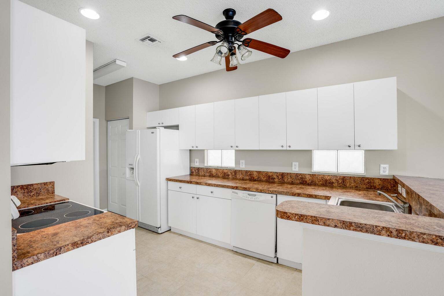 Building Photo - 7787 Springfield Lake Dr