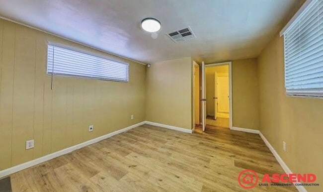 Building Photo - Unique Home Near Bakersfield College!