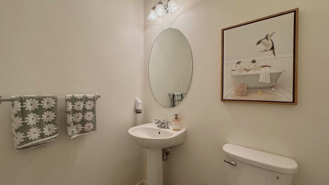 Building Photo - Beautiful Tri-Level 3BD/2BA Townhome in Greystone at Eastlake – Eastlake Chula Vista