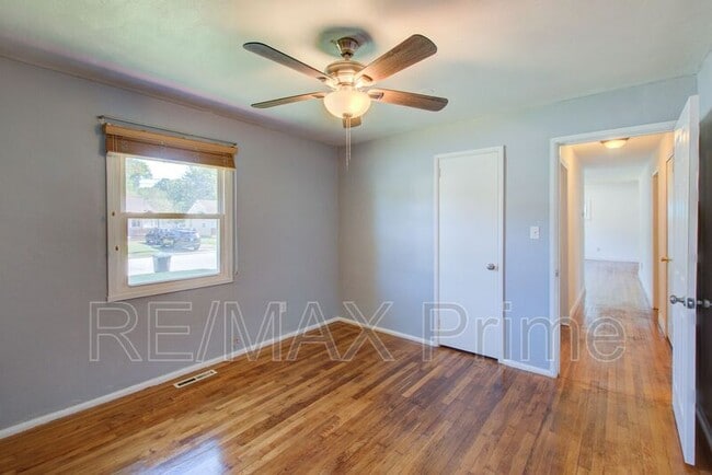 Building Photo - 321 Patrician Dr