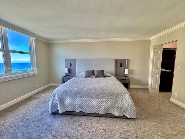 Building Photo - 5440 N Ocean Dr