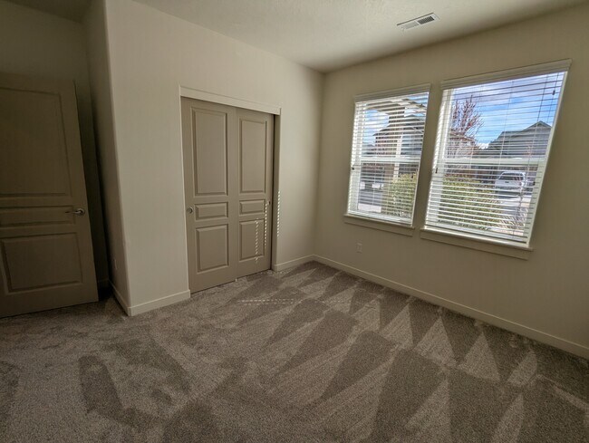 Building Photo - 3667 SW Pumice Stone Ave