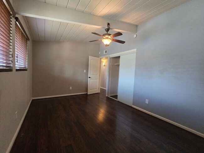 Building Photo - 5539 Baja Dr
