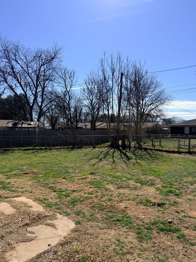 Building Photo - Spacious 3 Bed 1 Bath - Burkburnett