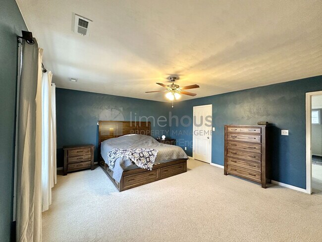 Building Photo - 4824 Kennebeck Ave