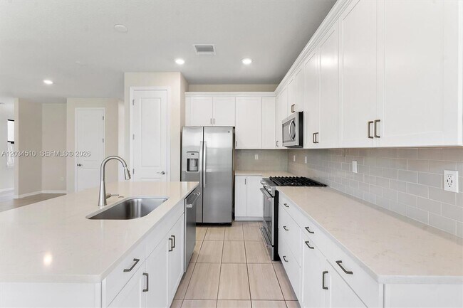 Building Photo - 2485 Primrose Pl