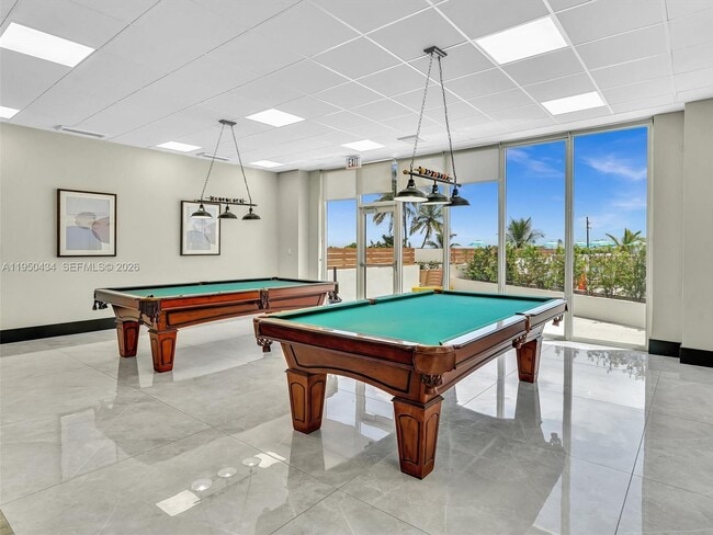 Building Photo - 3140 S Ocean Dr