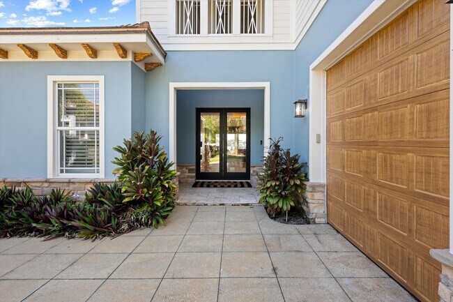 Building Photo - 614 S Lake Dr