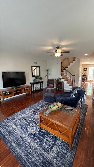 Building Photo - 574 E Vanderbilt Dr