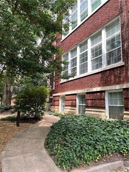 Building Photo - 1031 State St NW