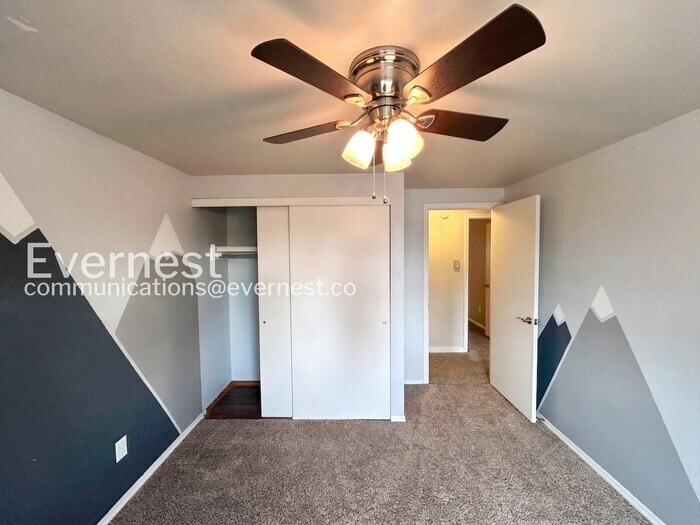 Building Photo - 5550 Lantana Cir