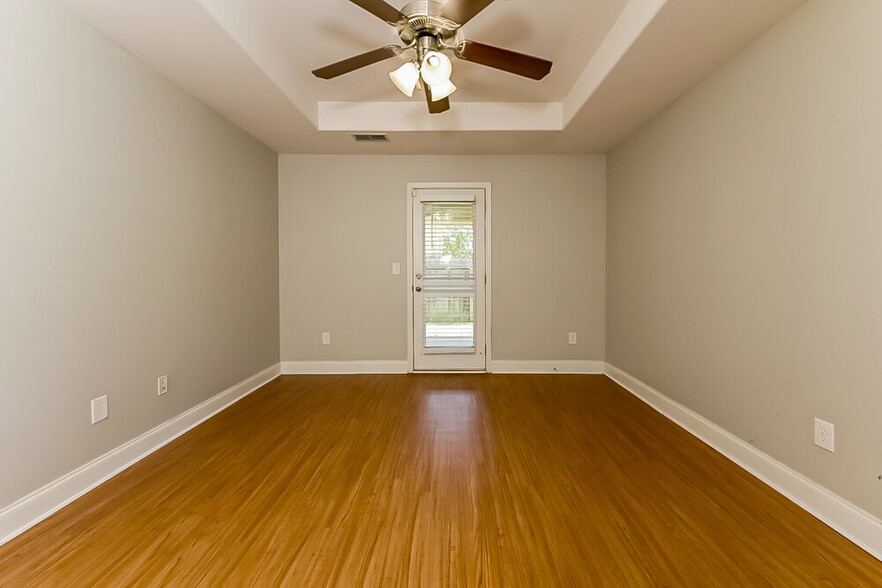 Building Photo - 45 Clover St