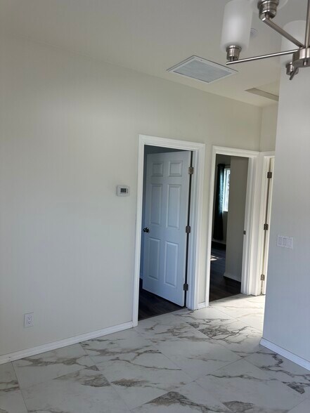 Building Photo - 1865 Gretta Ave