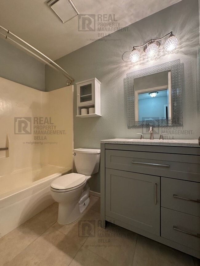 Building Photo - Move-In Ready 2-Bed, 2-Bath in Lake Elsinore