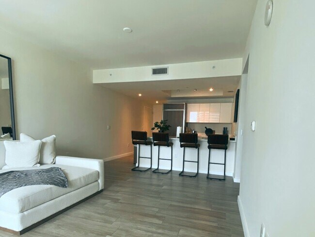 Primary Photo - 1100 S Miami Ave
