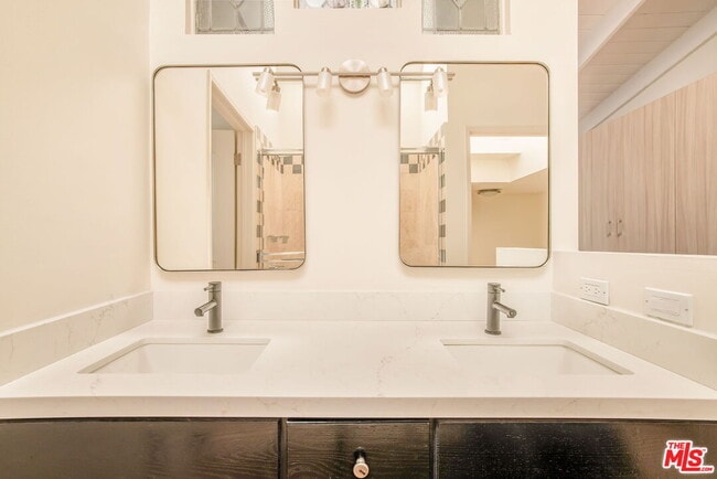 Building Photo - 36 Navy St