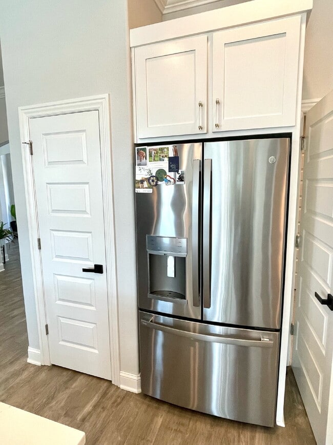 Building Photo - 2014 W Chandler Ave