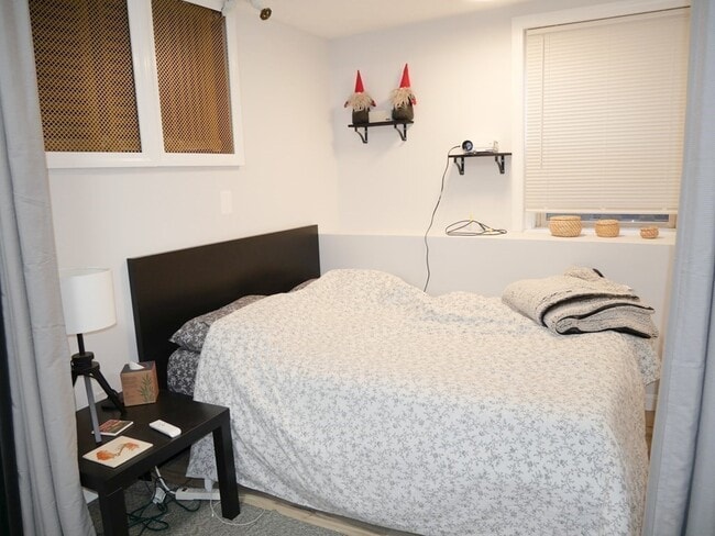 Building Photo - 13 Beals St