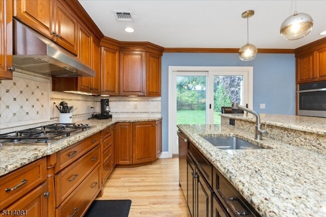 Building Photo - 460 Grove St