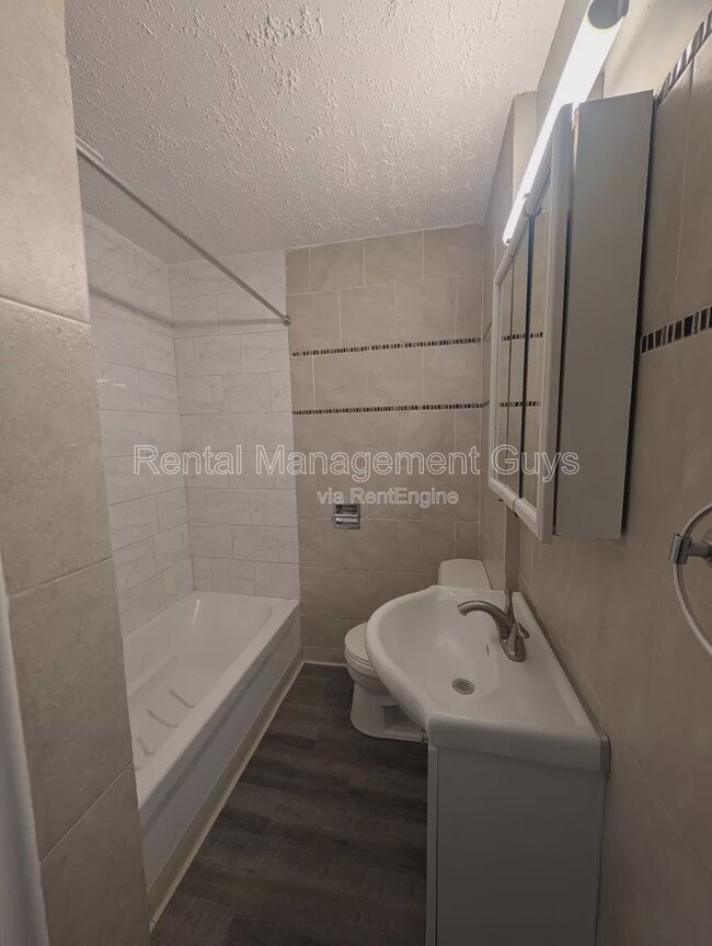 Building Photo - 1093 Breen St