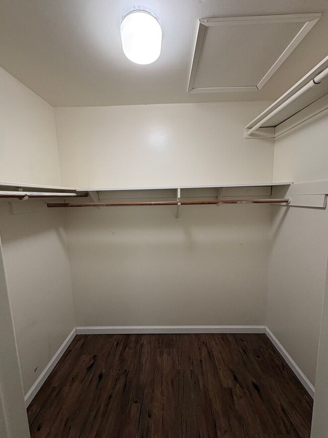 Building Photo - Cozy Home on Spacious Lot with Pool Available Now!