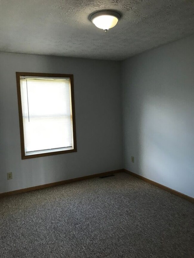 Building Photo - 3 Bedroom Duplex- North Canton- Frank Rd