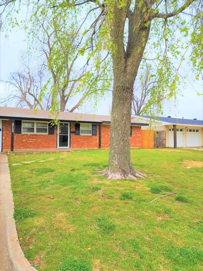 Building Photo - 3 Bed 1 Bath 1 Car in Bethany, OK PC Schools