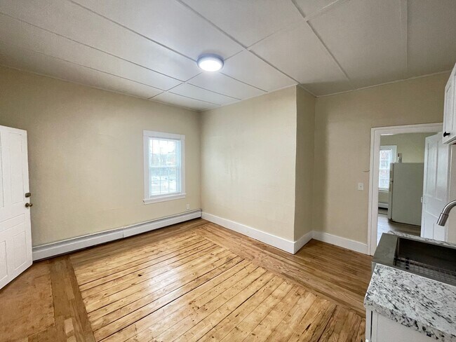 Building Photo - 13 Spring St