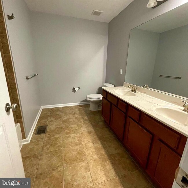 Building Photo - 129 Winterberry Way