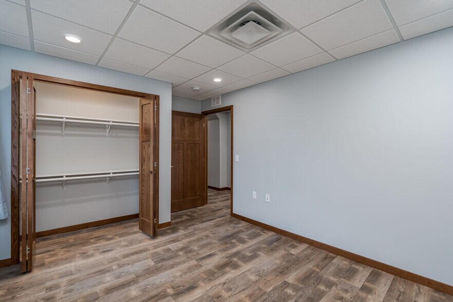 Bedroom - 513 N Riverfront Dr
