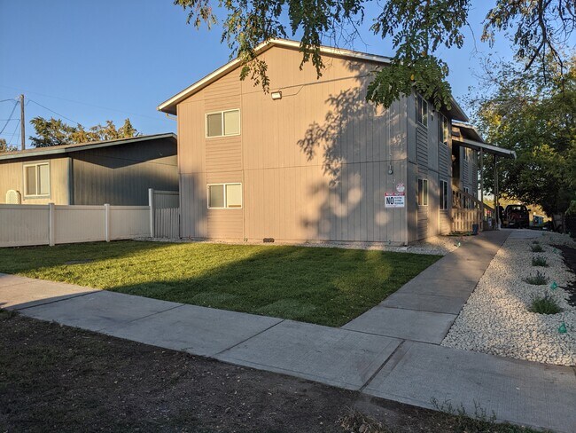 Building Photo - 3012 N Hogan St