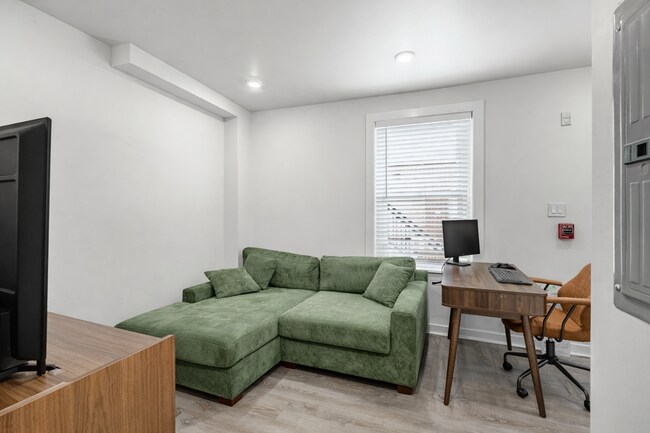 Building Photo - 324-326 Darby Rd-1R