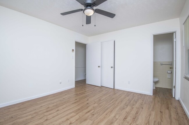 Building Photo - 805 Goldfinch Ave