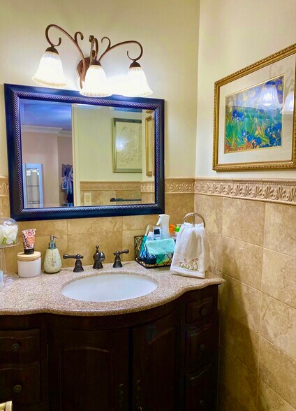 bathroom - 7002 Boulevard E