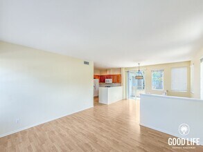 Building Photo - Comfortable 2BD/2BA Townhome in Carmel Mountain Ranch with Community Pool, Attached Garage & In-U...