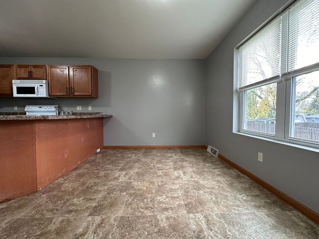 Building Photo - Atrium Ct. Duplex