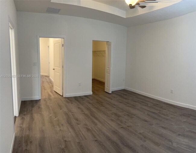 Building Photo - 1120 SE 26th Ct