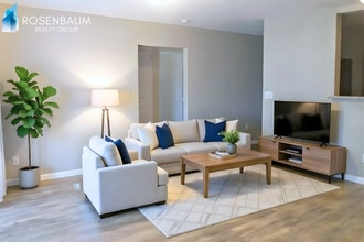 Building Photo - Beautiful and inviting 2-bedrooms, 2-baths duplex located in the heart of Prescott Valley!