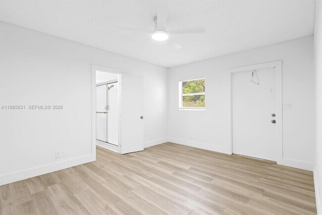 Building Photo - 1109 NE 6th Ave