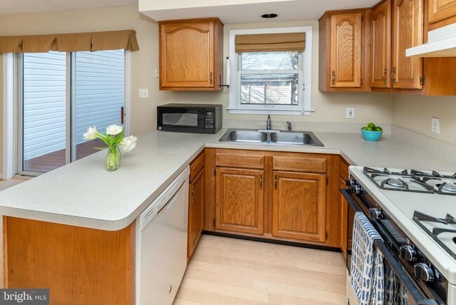 Building Photo - 62 Church St