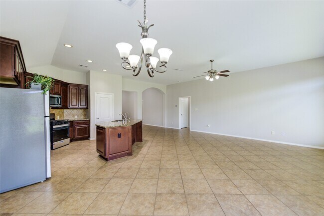 Building Photo - 5615 Stoneridge Ct