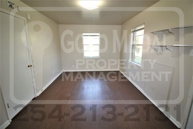 Building Photo - 801 Pecan Cir