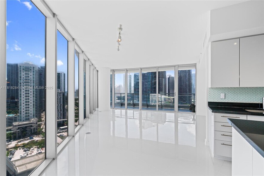 Building Photo - 1300 S Miami Ave